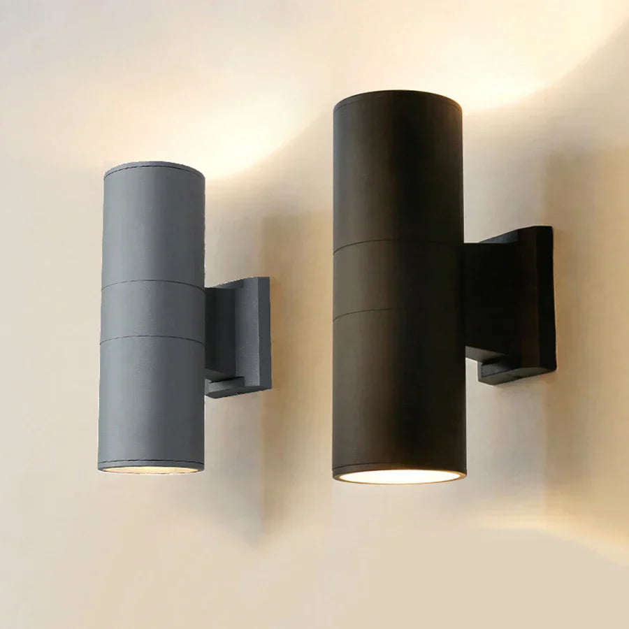 LuceViva - Elegante Lampada da Parete in Alluminio per Ambienti Moderni e Raffinati