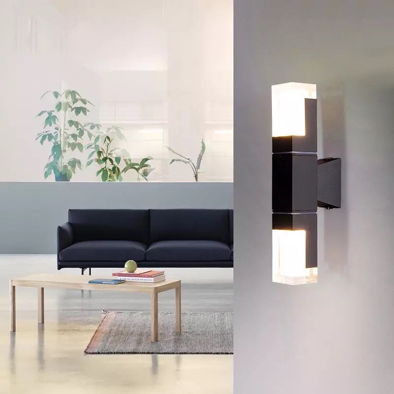 Brand Name: LumeGuard

Title: LumeGuard: Lampada da Esterno con Sensore di Movimento e Design Elegante per Sicurezza e Stile.