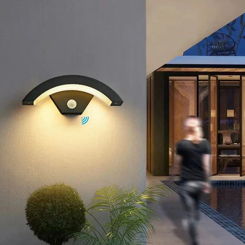 LuceGuard - Lampada Sensoriale per Sicurezza Esterno con Sensore di Movimento e LED Innovativi