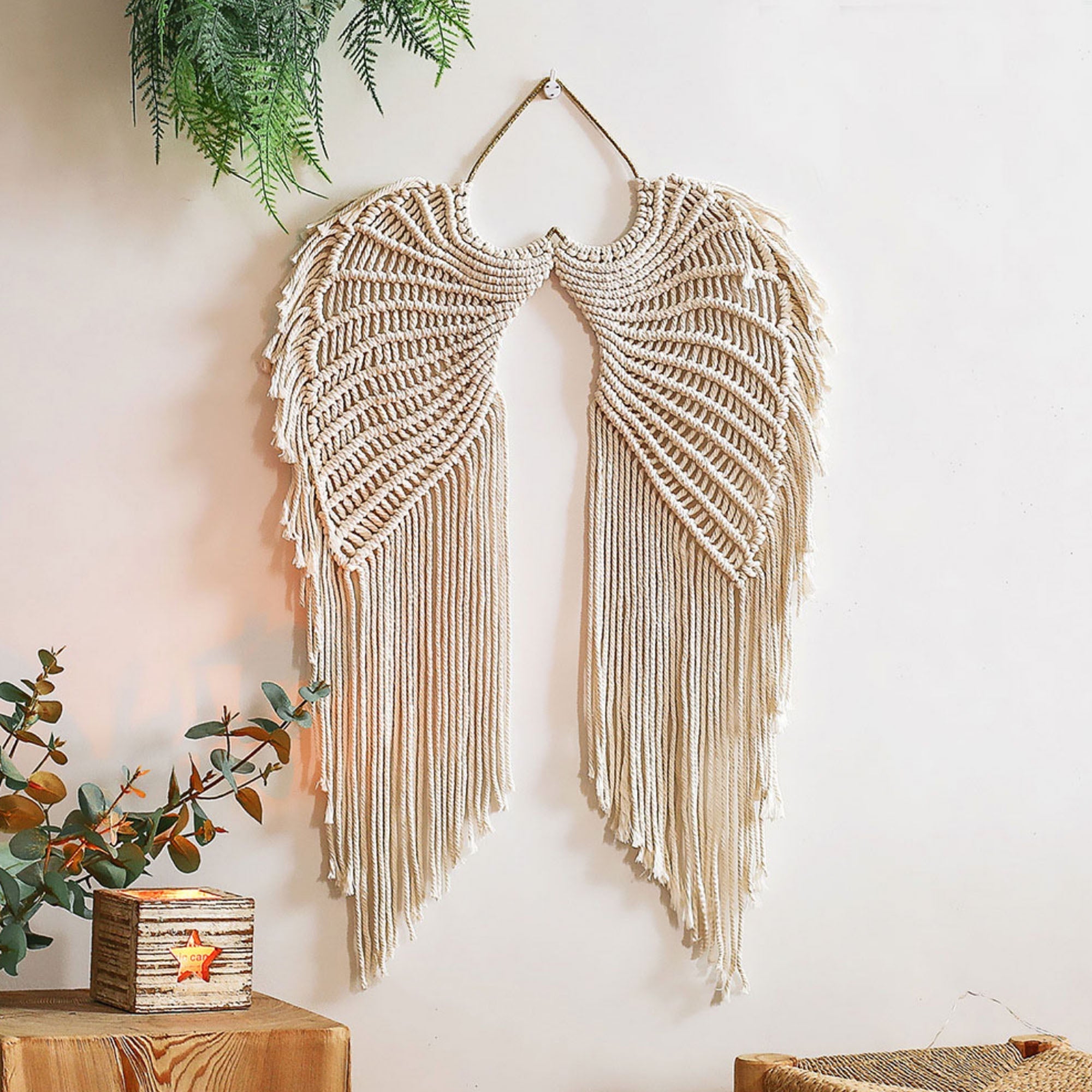 Aether Wings: Decorazione da parete in macramè a forma di ali d'angelo per un tocco etereo