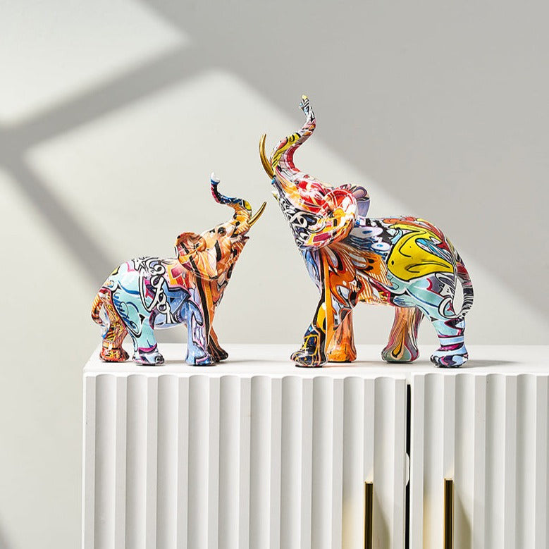 Elefante Vrimlo: Statua Dipinta in Stile Nordico per Arredare con Eleganza e Creatività