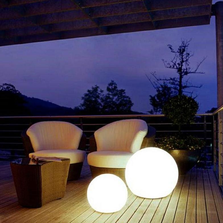 LuceSfera: Lampada Ricaricabile Globe per Esterni e Interni - Illuminazione Elegante e Versatile