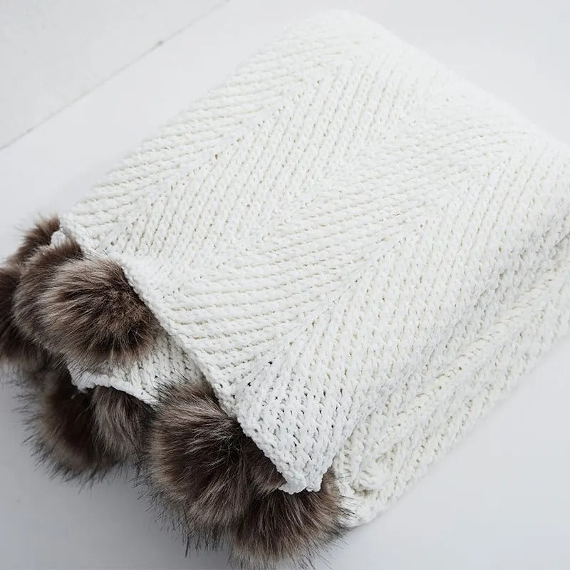 CocoonSoft: Coperta in Chenille a Maglia Spessa con Pom Pom Colorati per il Comfort Quotidiano