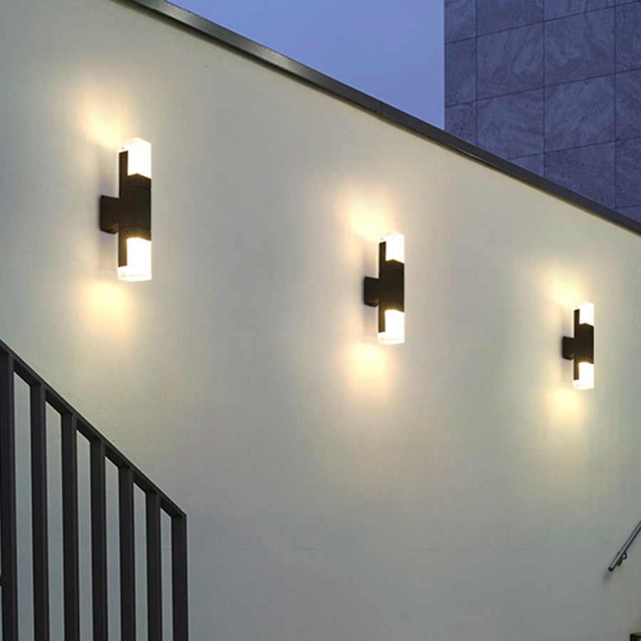 Brand Name: LumeGuard

Title: LumeGuard: Lampada da Esterno con Sensore di Movimento e Design Elegante per Sicurezza e Stile.